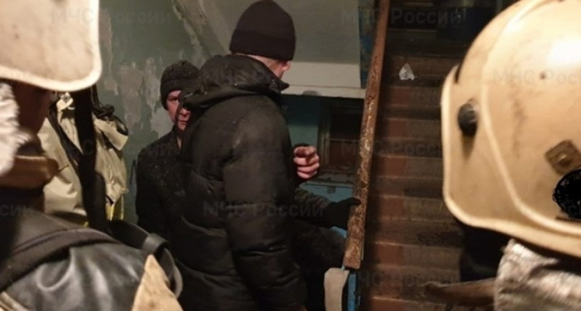 В Свердловской области жители эвакуировались из пятиэтажки из-за пожара в электрощитовой