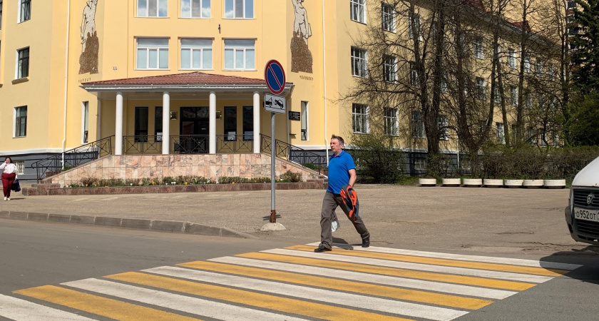 Верховный Суд поставил жирную точку: нужно ли ждать, пока пешеход полностью перейдёт дорогу, или можно ехать сразу