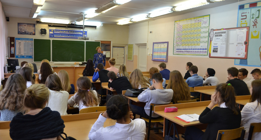 Тысячи многодетных семей Свердловской области получили выплаты на школьную форму