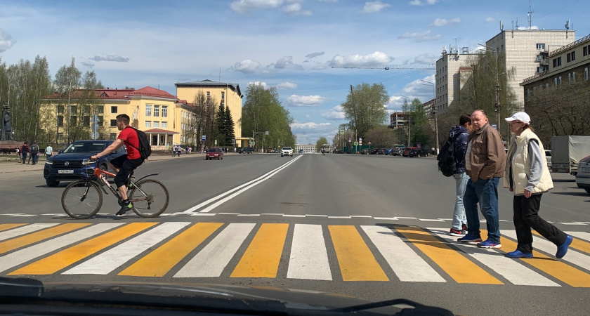 Верховный Суд поставил точку: надо ли водителю ждать, пока пешеход полностью перейдёт дорогу