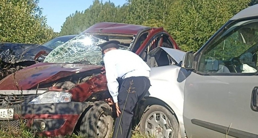 В Свердловской области пассажирка погибла в результате столкновения трех автомобилей