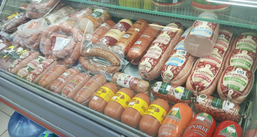 Подруга-продавец из «Светофора» рассказала — зачем люди «хватают» по 10-20 палок колбасы и по 20 кг сосисок