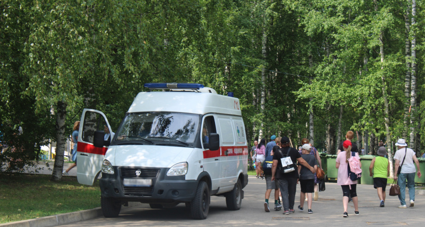 В Екатеринбурге незнакомец сломал нос девушке во время прогулки в центре города
