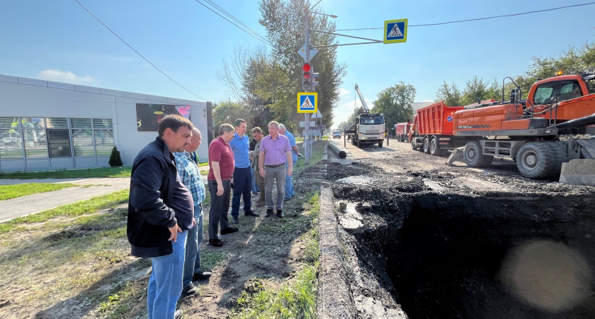 В Ирбите устраняют крупную коммунальную аварию на водопроводе
