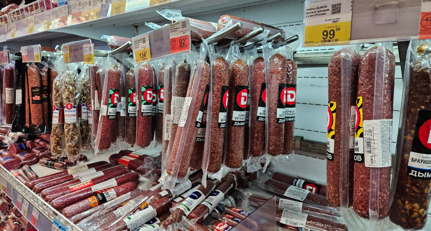 Бумажный фарш, ни грамма мяса: Росконтроль назвал марки колбасы, которые лучше не брать даже по супер скидке