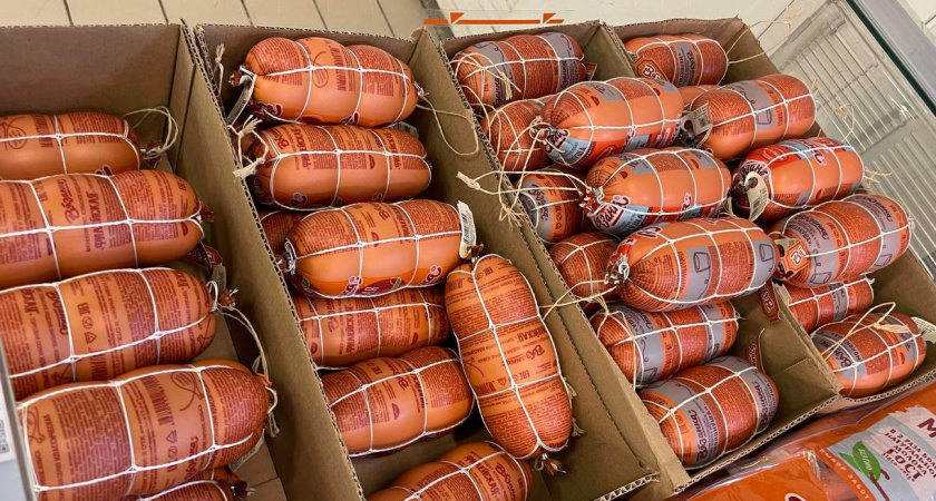 Подруга-продавец рассказала, зачем люди закупают в «Светофоре» по 10-20 палок колбасы и по 20 кг сосисок