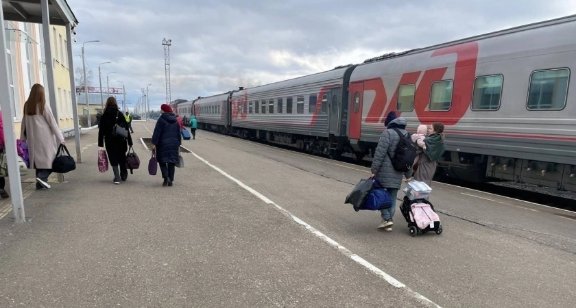 Купил билет в СВ, вдруг заходит пара из плацкартного вагона и просят поменяться