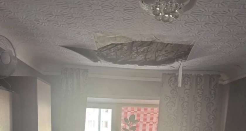 В Свердловской области потолок обрушился в квартире после некачественного капремонта