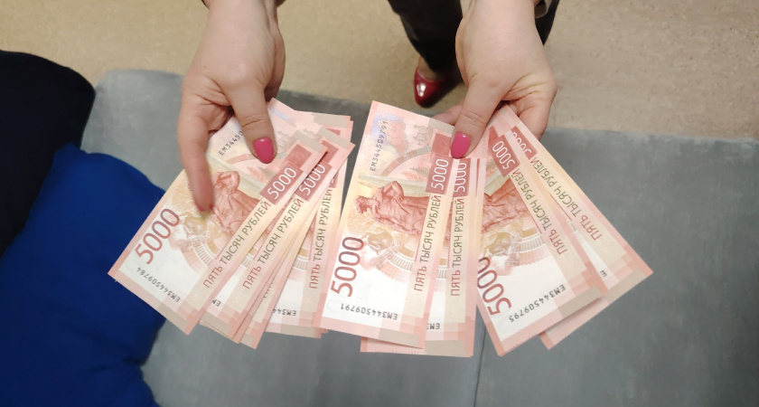 Директора учреждения в Свердловской области обвиняют в получении крупной взятки и мошенничестве