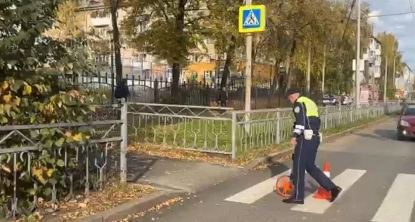 В Екатеринбурге автомобилист сбил женщину с ребенком на пешеходном переходе