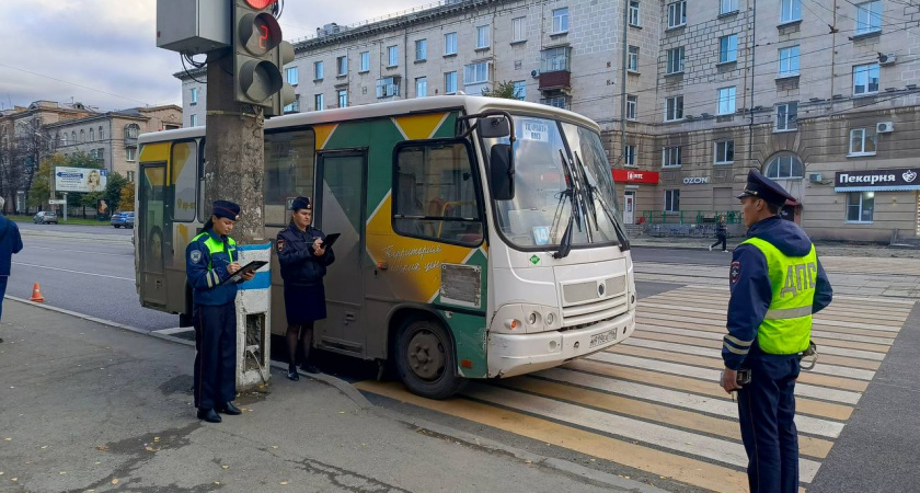 В Свердловской области местная жительница попала под колеса автобуса