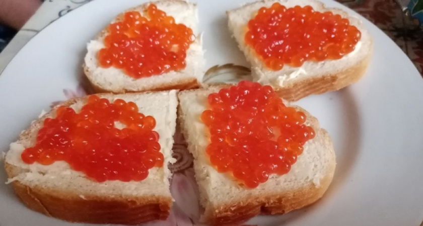 В Пятёрочке захотелось попробовать красной икры. Всего-то 129 р. Обмануть меня пытались? Честная дегустация
