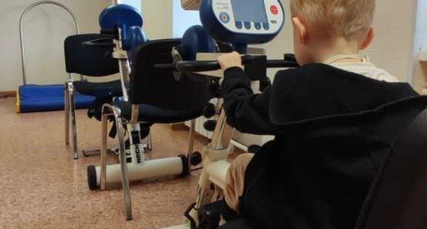 В Свердловской области врачи поставили на ноги мальчика после падения с высоты