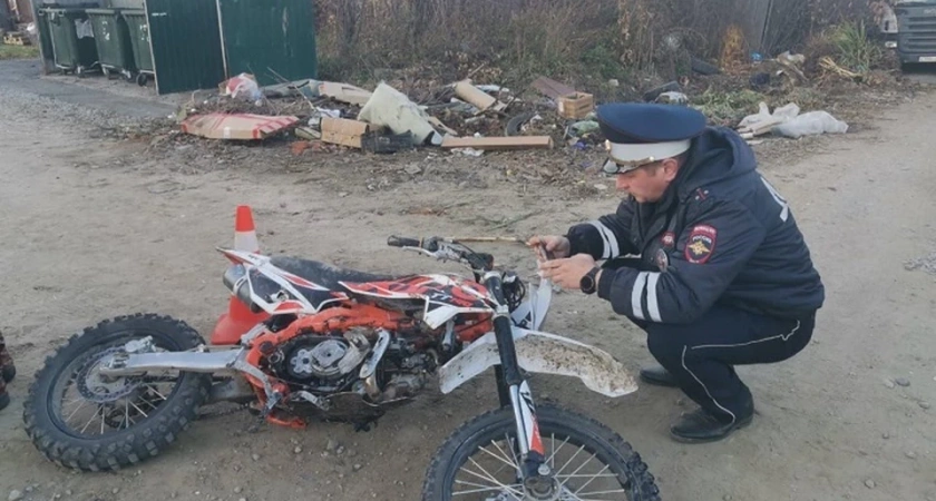 В Свердловской области грузовик насмерть сбил подростка на мотоцикле