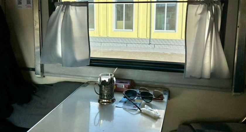 Соседи по плацкарту не пустили поесть за столиком. Но моя уловка сработала на ура