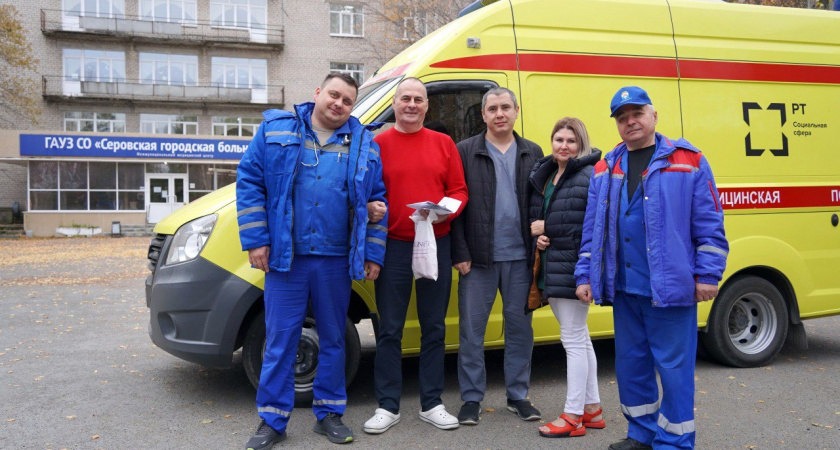 В Свердловской области врачи спасли мужчину после падения микроавтобуса в гараже