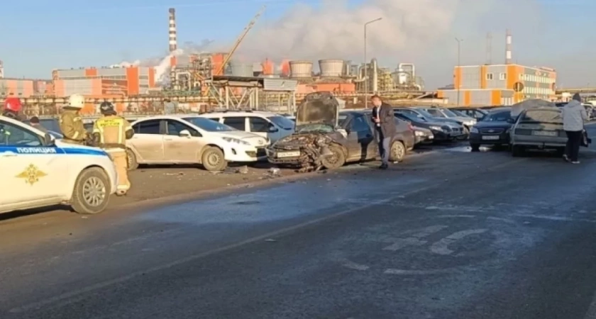 В Свердловской области на трассе столкнулись четыре автомобиля: два человека попали в больницу