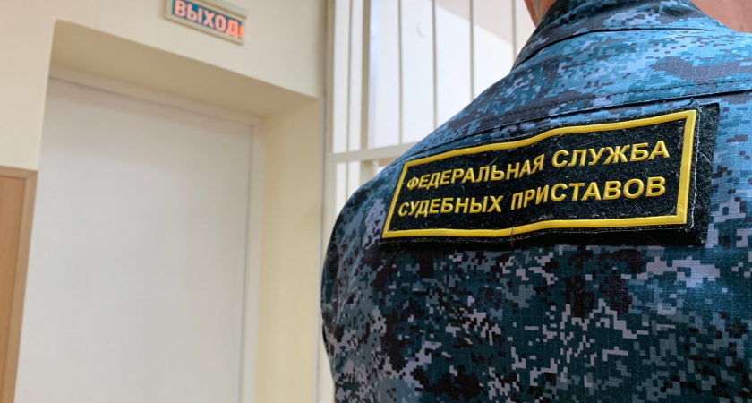 Судебные приставы изъяли автомобиль у жителя Свердловской области за долги по налогам