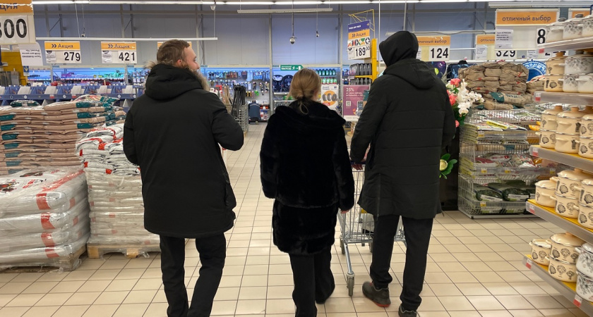 Продавцы Магнитов и Пятёрочек забирают себе из ящиков с бананами маленькие незаметные пакетики: вот зачем