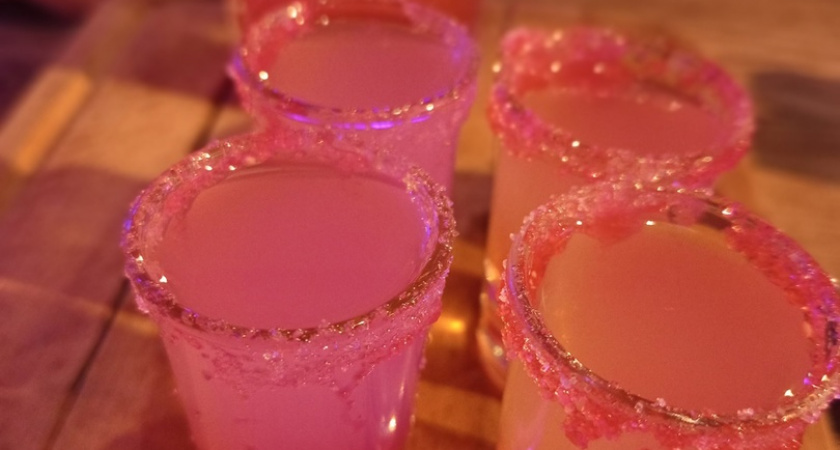 В столице Свердловской области пресекли подпольное производство алкоголя в кальян-баре 