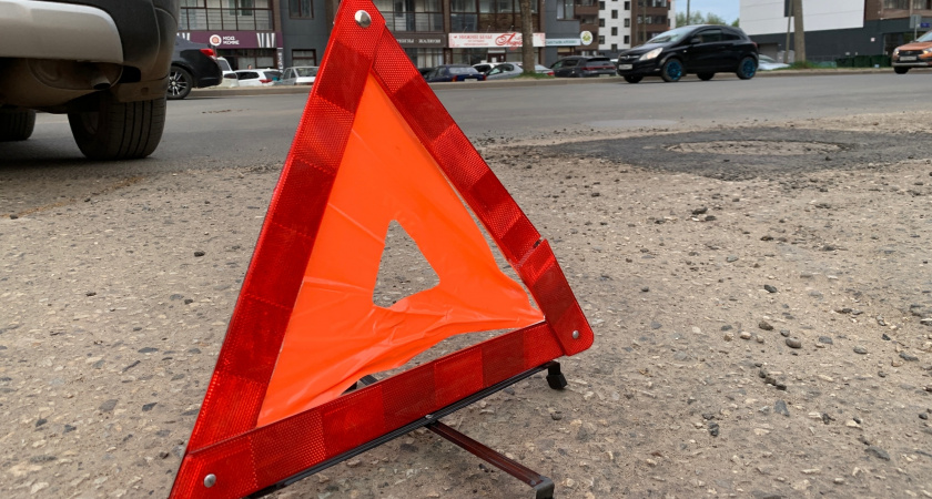 Пьяный водитель протаранил гараж в Свердловской области