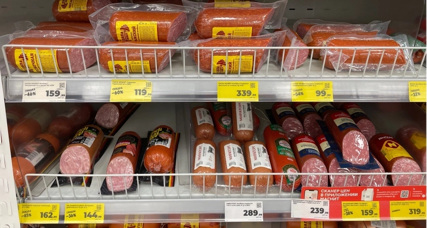 Берите прозапас по 6 штук: какие колбасы считаются лучшими на Новогодний стол и в салаты - ищем определенные буквы