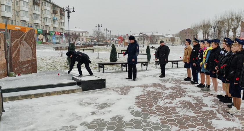 В Ирбите полицейские почтили память коллег, погибших при исполнении долга