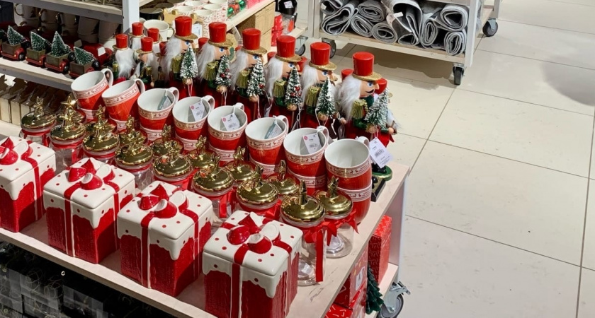 Предновогодний шоппинг в "Светофоре": обзор гирлянд, игрушек, подарков и продуктов