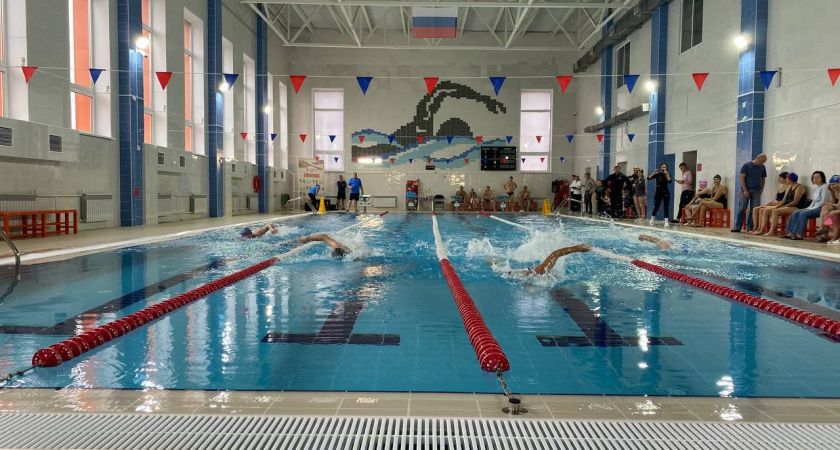 Дебют на окружных соревнованиях по плаванию принёс ирбитчанам сразу три призовых места