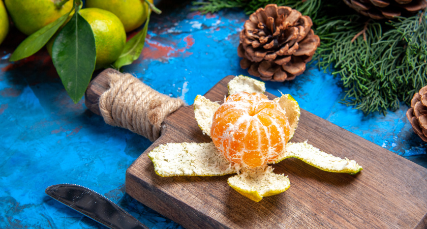 В Европе мандариновые корки стоят дороже самого фрукта, а мы выкидываем: здорово выручает в хозяйстве