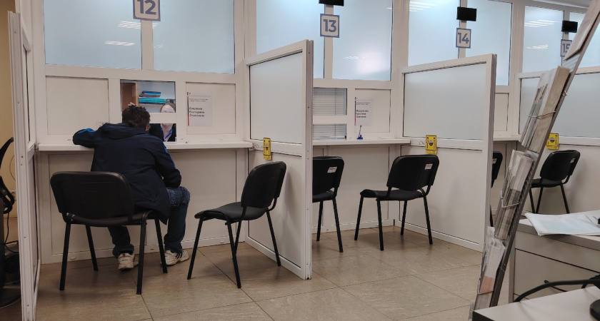 Свердловские пенсионеры перешли на цифровые удостоверения через Госуслуги