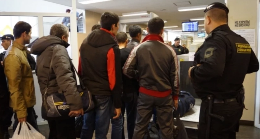 В Свердловской области более 1400 иностранных граждан вернули на родину