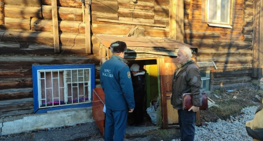 Сотрудники МЧС в Ирбите проверили состояние жилья у семей с детьми