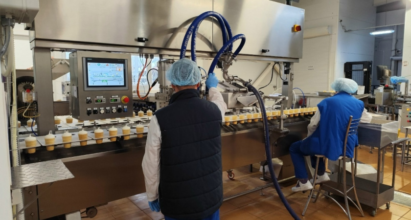 Школьники и студенты Ирбитского района увидели производство мороженого