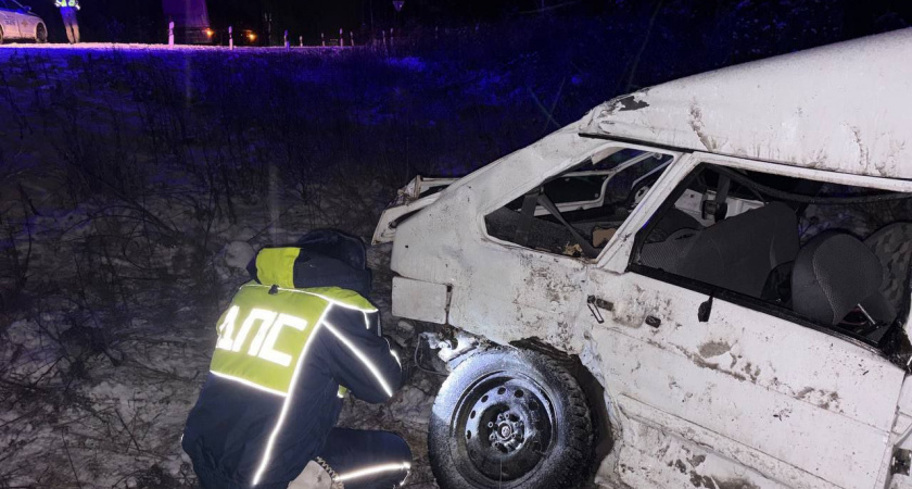 В Свердловской области “ВАЗ” столкнулся с “Вольво”