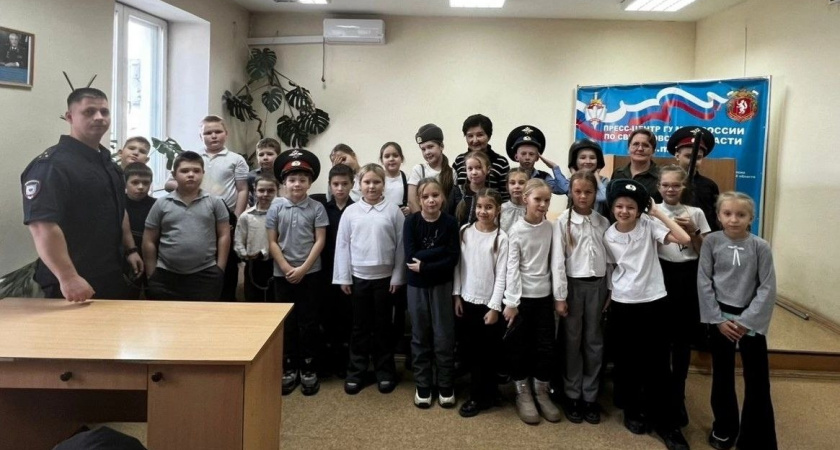 Ирбитские школьники примерили роль полицейских в музее местного отдела
