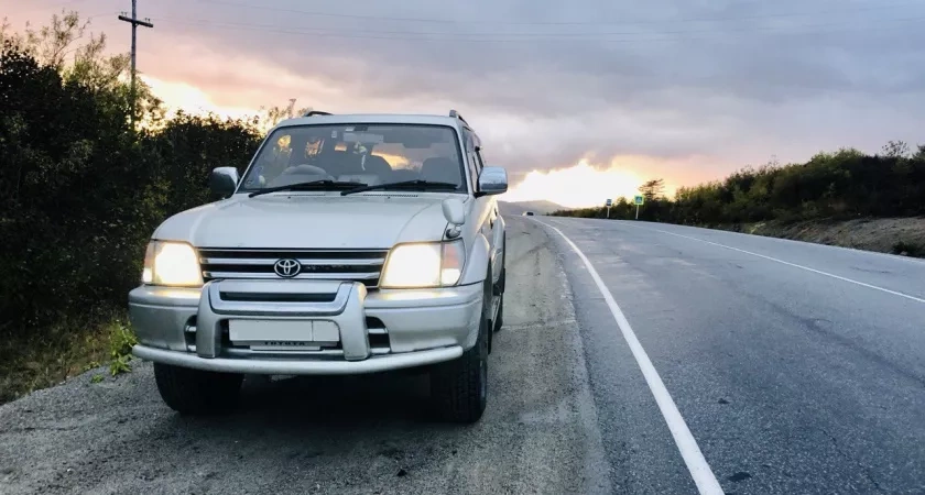 Для чего нужна сплошная линия на обочине справа и можно ли ее пересекать - в ПДД поставили точку