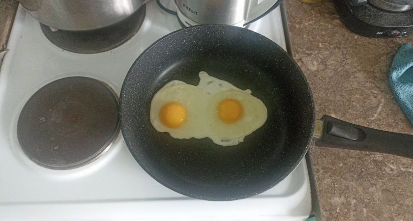 Вот почему «нельзя» жарить яйца на сковороде