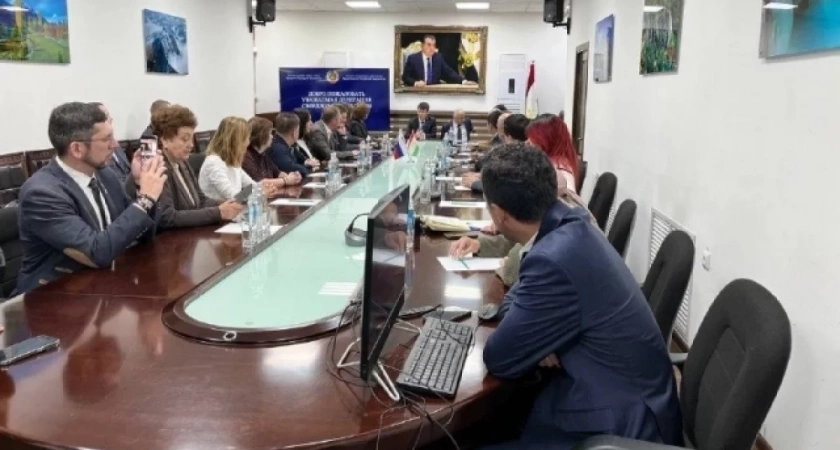 Свердловские и таджикские туроператоры заключили договоры в Душанбе