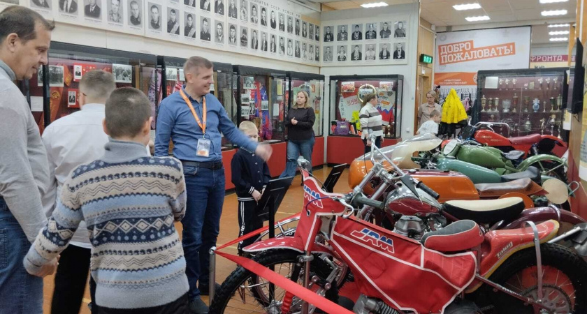 В Ирбите дети с родителями посетили единственный в России музей мотоциклов