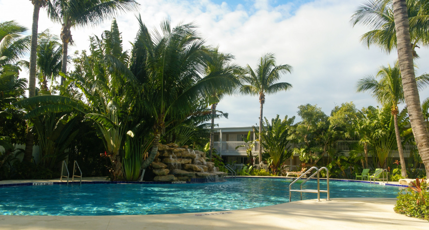 От 100 тыс. рублей за неделю на двоих: узнали, когда море дешевле, а отпускные — выше