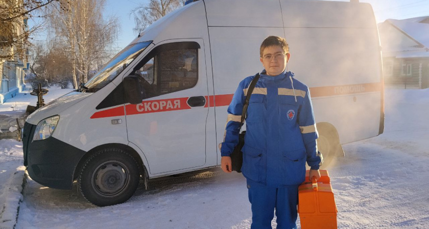 Студент-медик оказал первую помощь пострадавшим в аварии на трассе Свердловской области