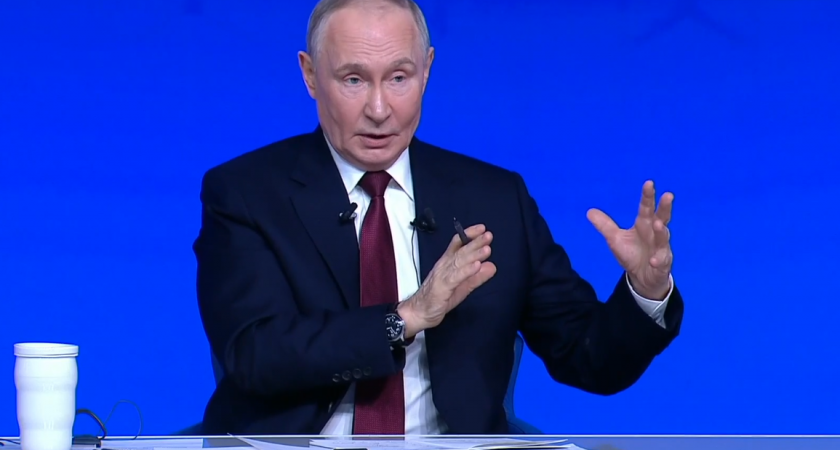 Владимир Путин поручил пересмотреть правила выплат многодетным семьям