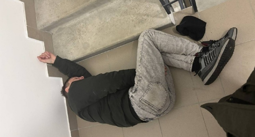 Уклонившийся от принудительных работ свердловчанин заснул в подъезде
