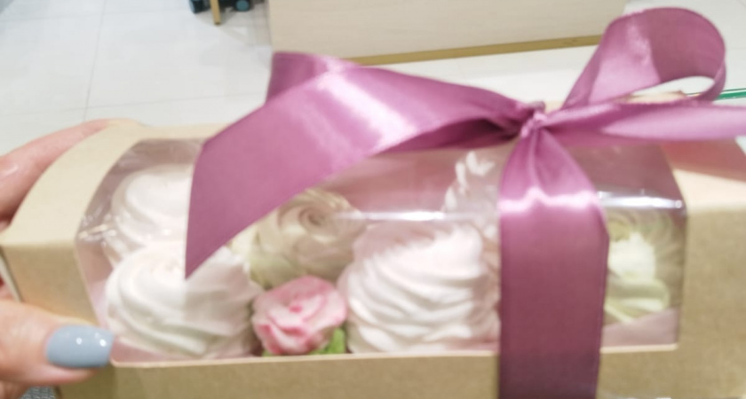 Хватит дарить банальные осточертевшие конфеты, свечки и полотенца: 20 подарков на Новый год, которые точно запомнятся