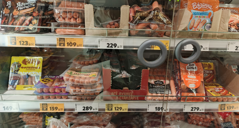 Невкусно и вредно: в Роскачестве рассказали, чего не должно быть в составе сосисок