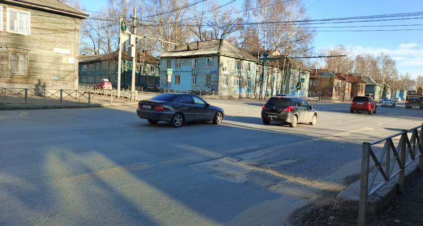 Верховный суд четко дал ответ: Можно ли поворачивать направо, если основной горит зелёный, а стрелка не работает