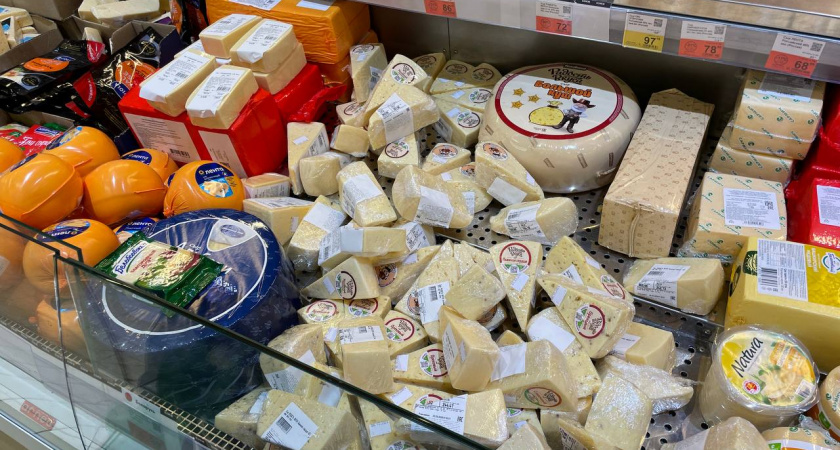 Сыр и масло. Ученые развенчали миф о вреде жирных молочных продуктов для людей зрелого возраста