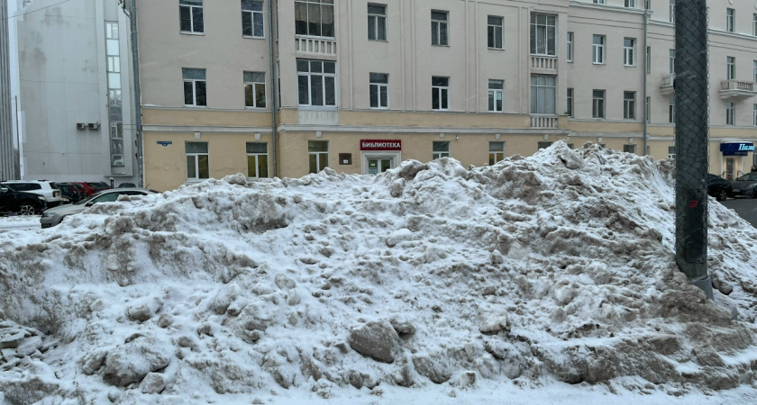 Госавтоинспекция Ирбита призвала запретить детям катание на снежных валах у проезжей части