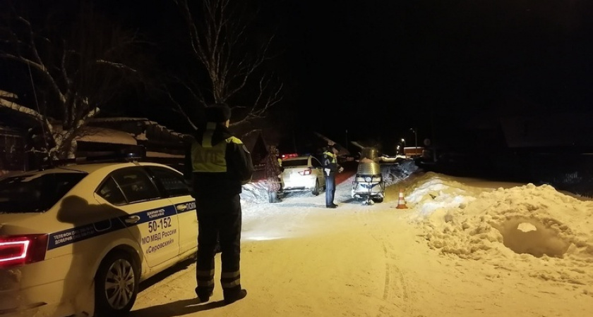 Женщина получила травму ноги при наезде снегохода в Свердловской области